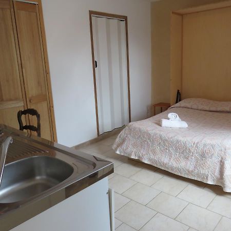 Cafe De La Place Gite & Chambres D'Hotes "Lou Pastre" Lanuéjols Eksteriør bilde